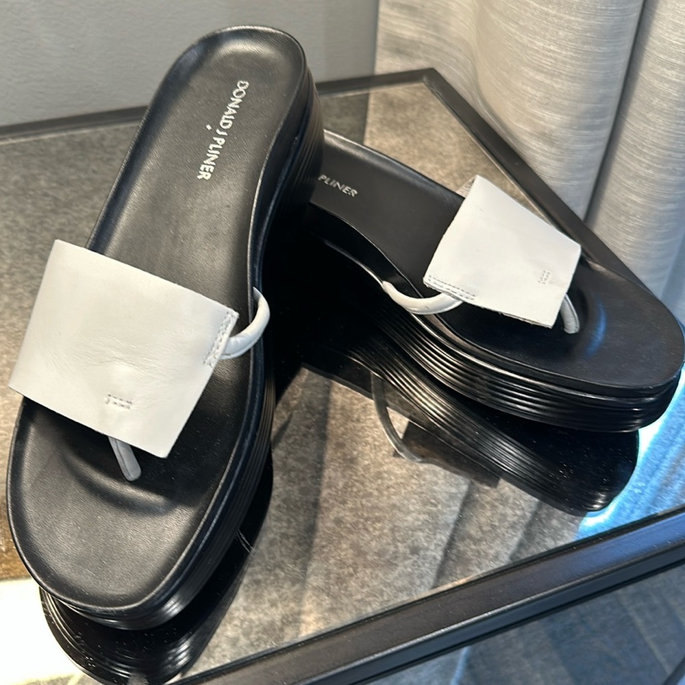 Donald Pliner Fifi sandal in white. Size 8 1/2. Like new.